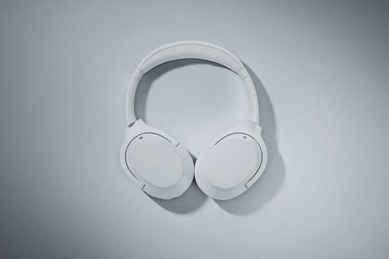 Razer Opus X Mercury - Bluetooth 5.0, AAC, 3-Button Remote Control, Active Noise Cancellation (ANC) Technology, Headphone - White